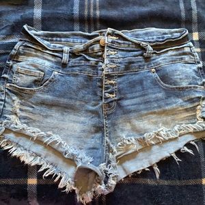 No boundaries size 17. Like new condition